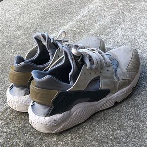 Air Huaraches. Grey. Size 10